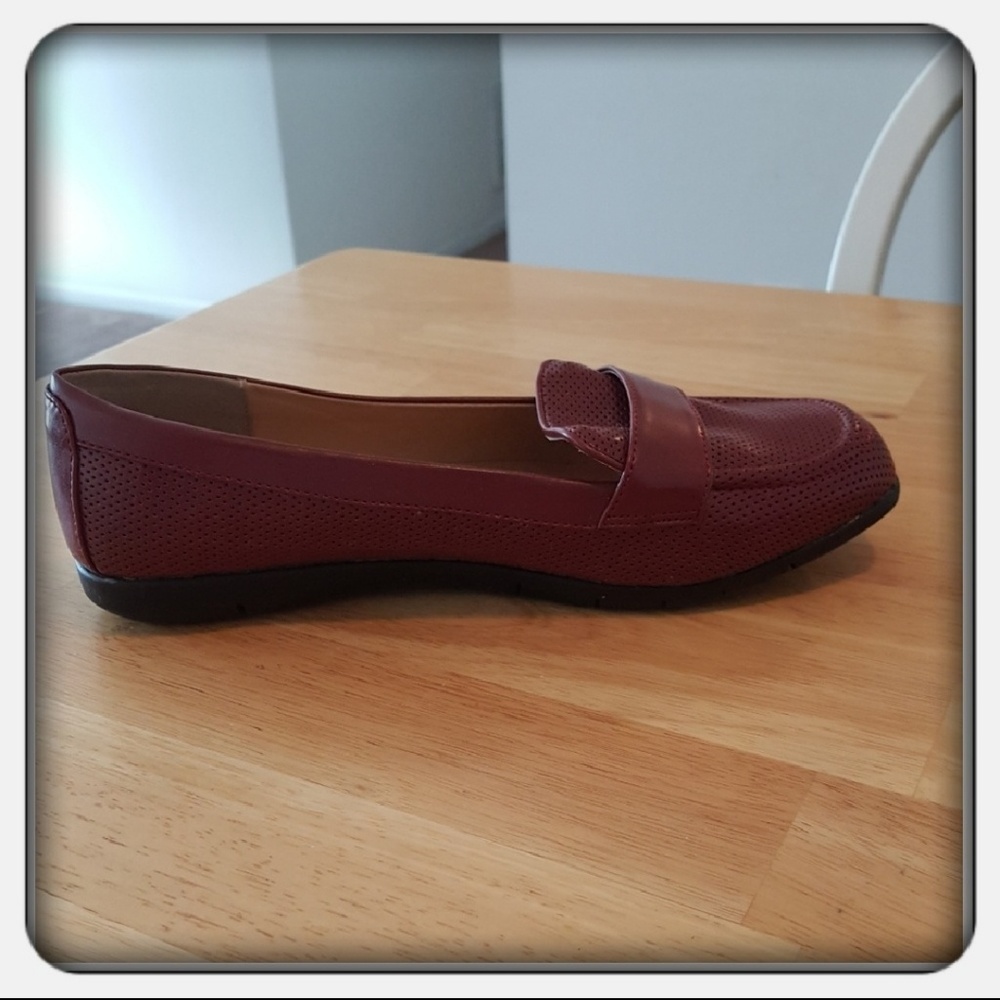 Woman's Red Flats Size 10M - Picture 5 of 6